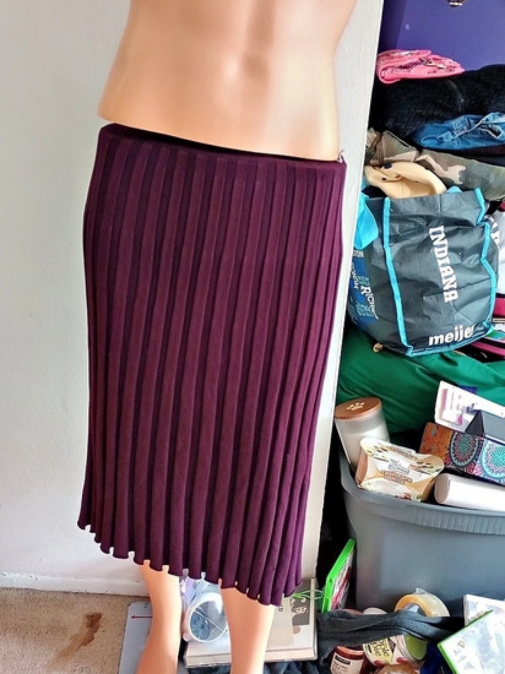 Pleated Midi Skirt in Purple Size Medium